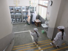 R8 1年給食開始○ (1)